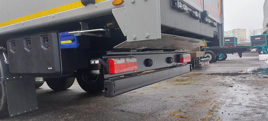 Полуприцеп с подвижным полом  sat150 