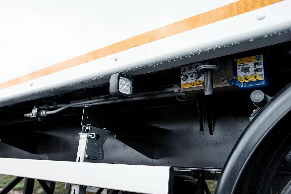 Полуприцеп с подвижным полом  sat150 (4-х осный) 